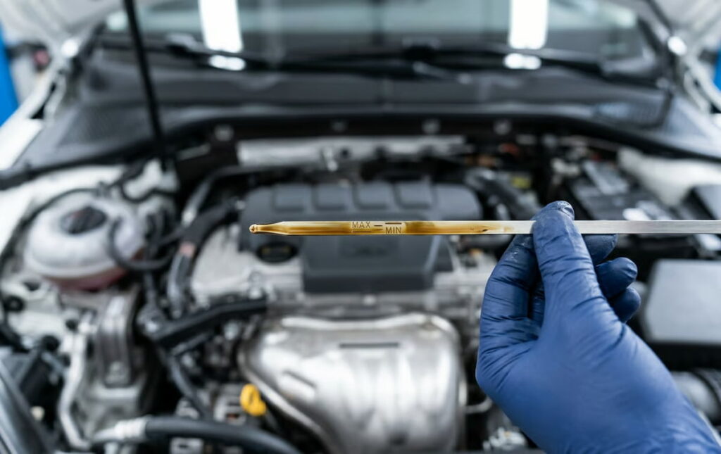 Joja de ulei aratand nivel excesiv peste marcajul maxim